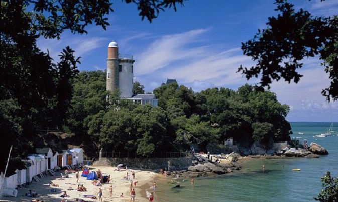 Armed police to patrol French beaches amid terrorism fears